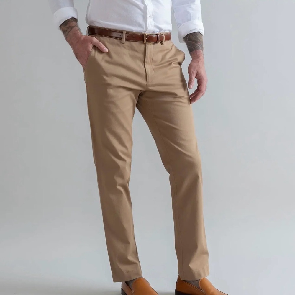 Cremieux men’s size 46/34 khaki flat front straight leg pants